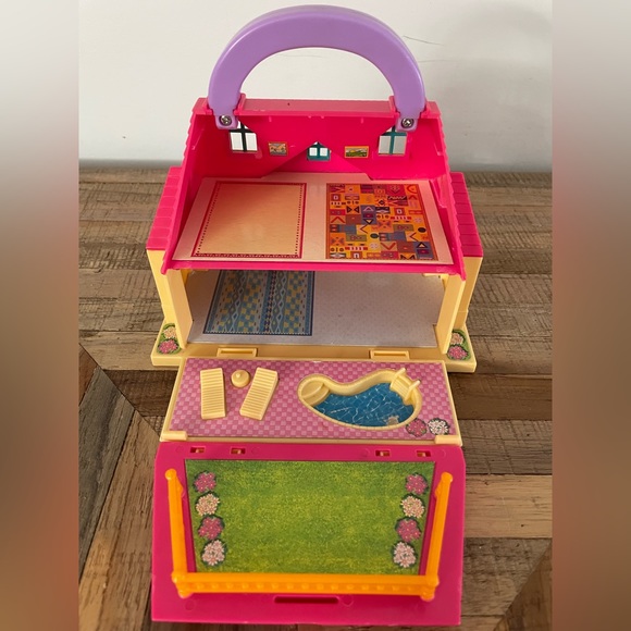 90’s Vintage Blue Box Toys Tiny Dreams Carry Along Mini Doll House - Picture 2 of 2